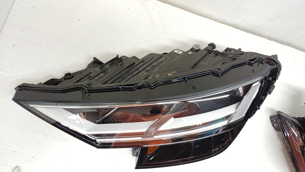 Фара Audi Q8 левая USA