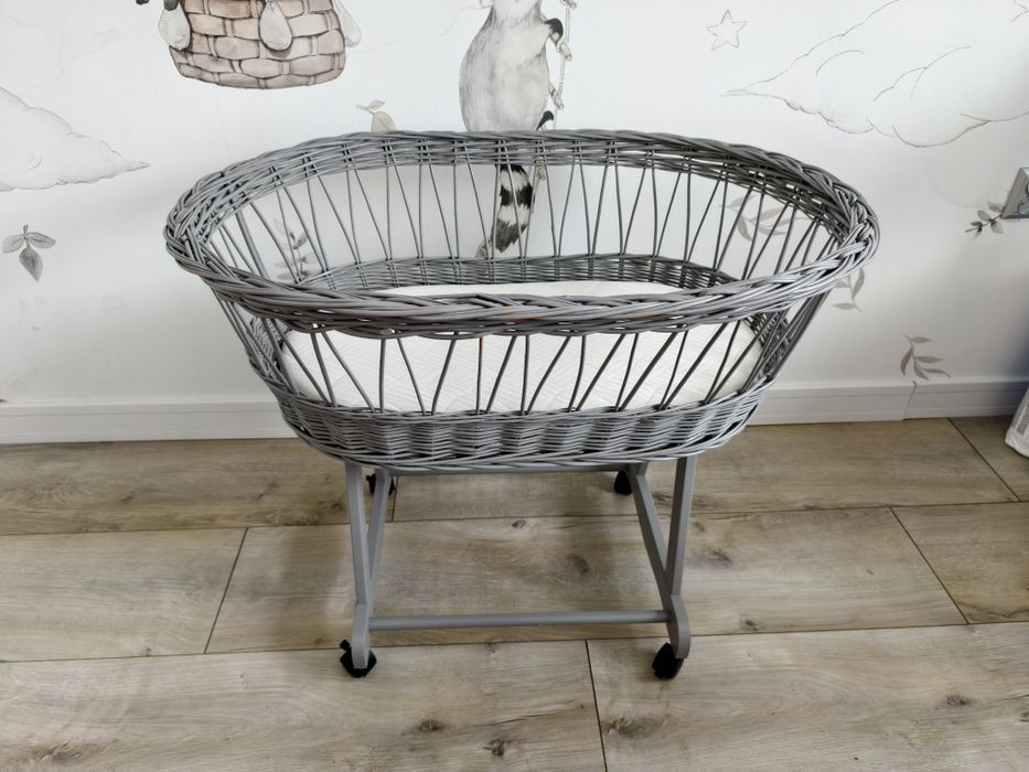 Kosz Mojżesza na kółkach