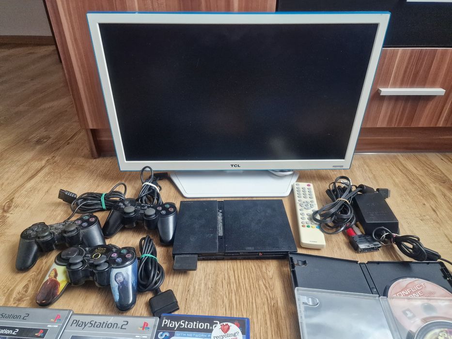 Konsola PlayStation 2 + TV TCL 24" + Gratisy-> 4 pady,  11 gier