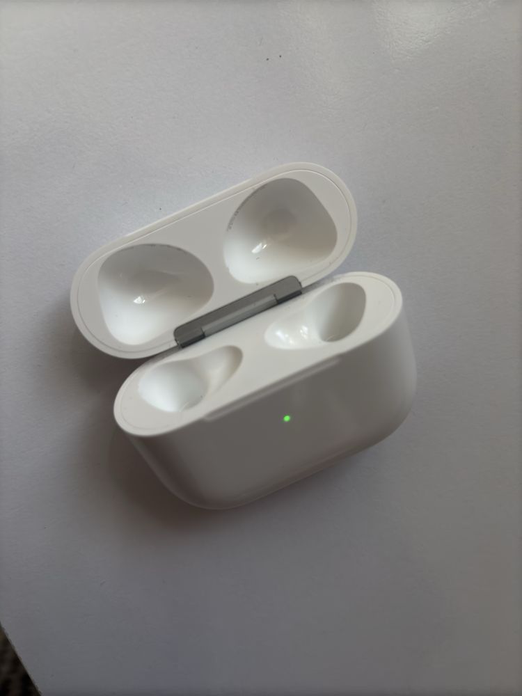 Oryginalne etui ladujace airpods 3