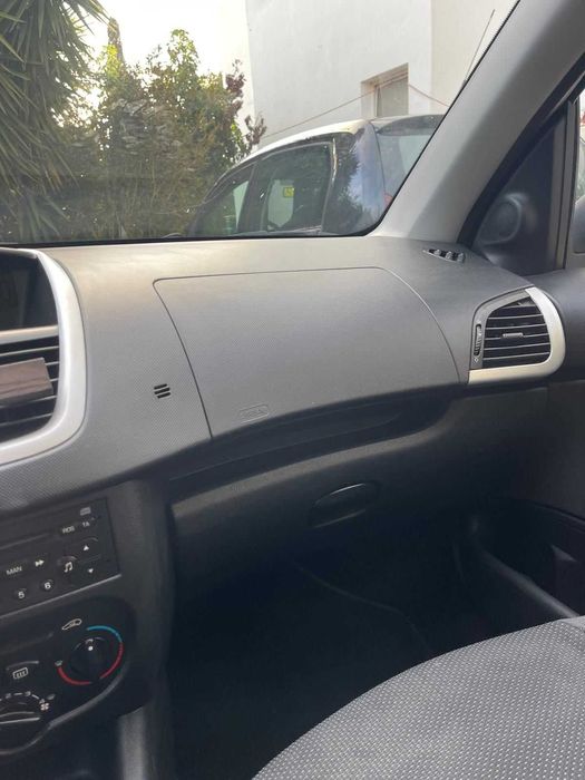 Peugeot barato e com algum uso.