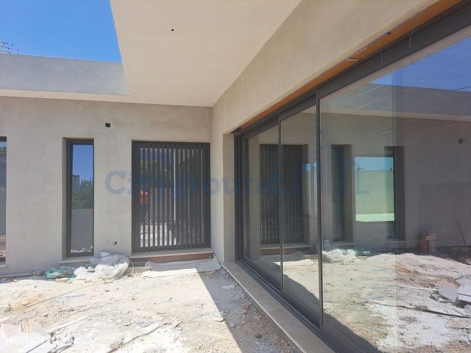 Moradia lote A - Moradia isolada térrea T3 com garagem e piscina em...