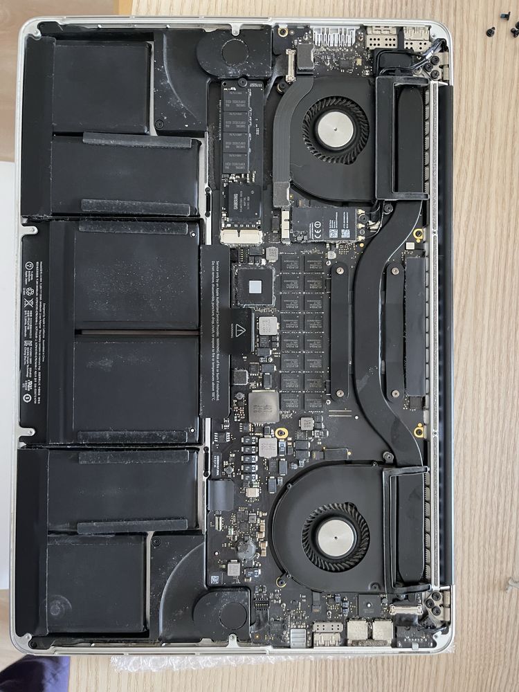Macbook Pro 15” finais 2013 A1398  peças placa mãe teclado