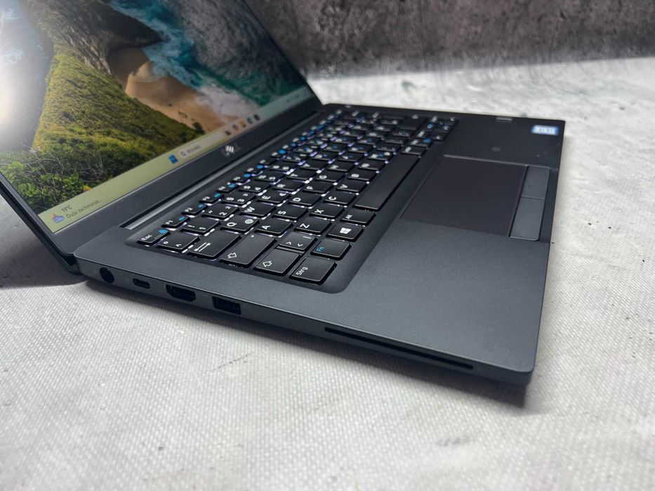 Dell Latitude 7390 / i5 8350u / 8GB DDR4 / 256SSD / 13.3 FHD / W11