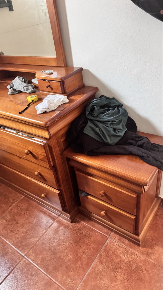Comoda com gavetas e criado com gavetas