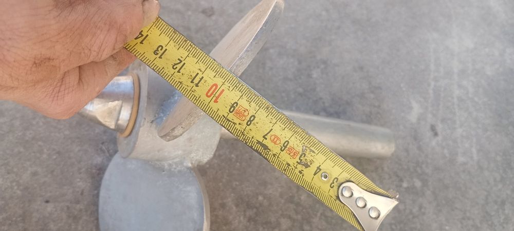Гвинт  з нержавійки може підійти до  водного транспорта ,катера лодки