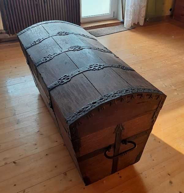 Skrzynia posagowa, kufer z przełomu XVIII i XIX w.