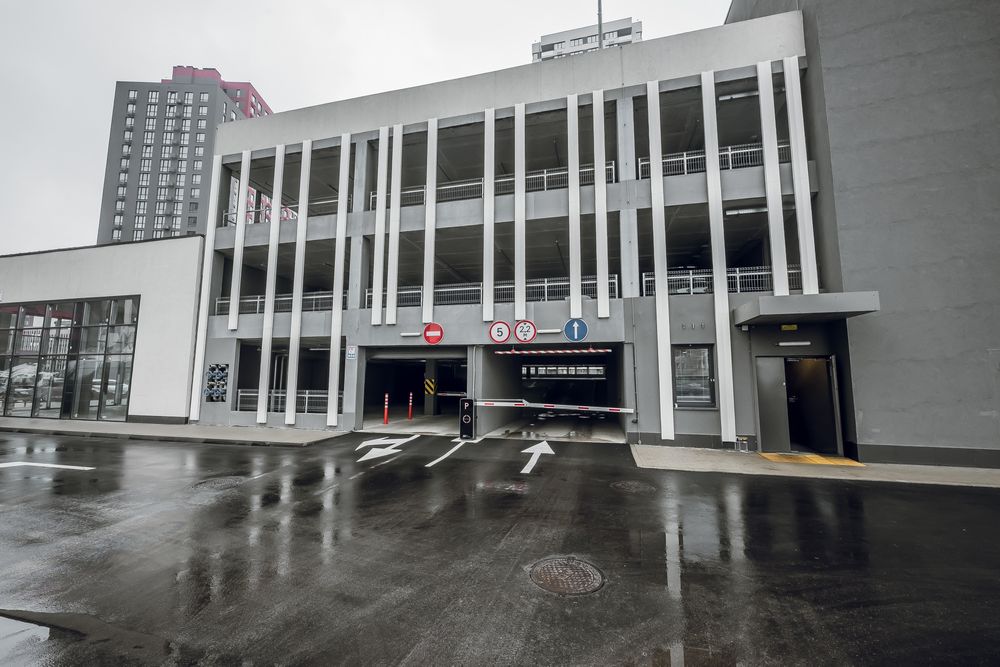 Паркінг продаж Варшавський 3