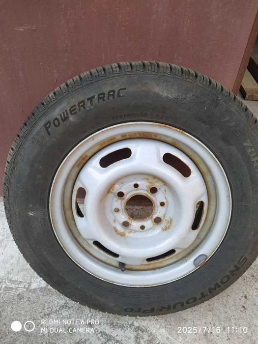 Продам зимову резину 175/70R13.