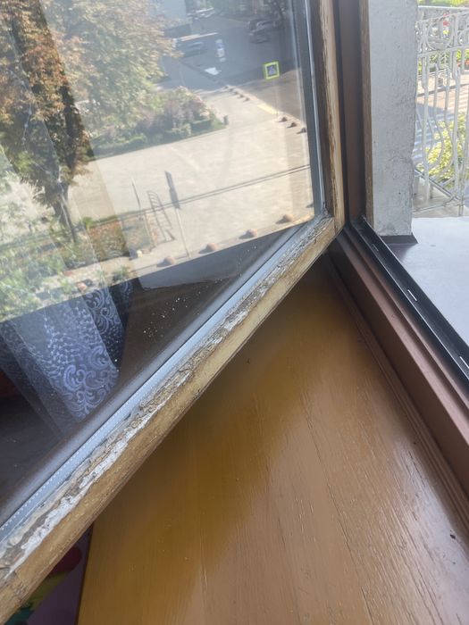 Вікно б/у з москітною сіткою