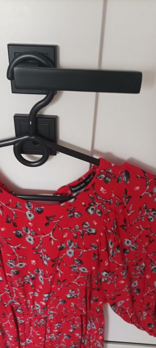 Sukienki czerwona 134 w kwiatki 140