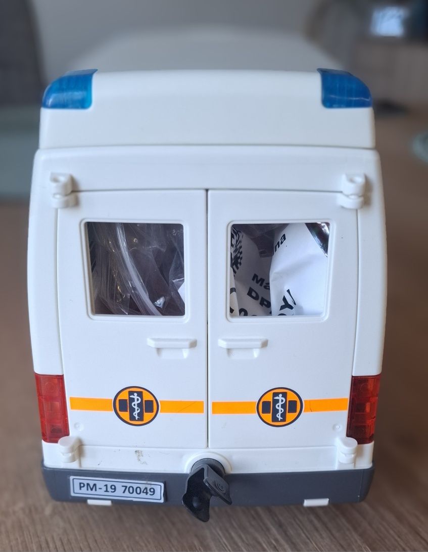 Playmobil karetka 70049 + światełka