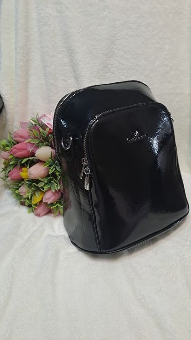 Стильний лаковий рюкзак