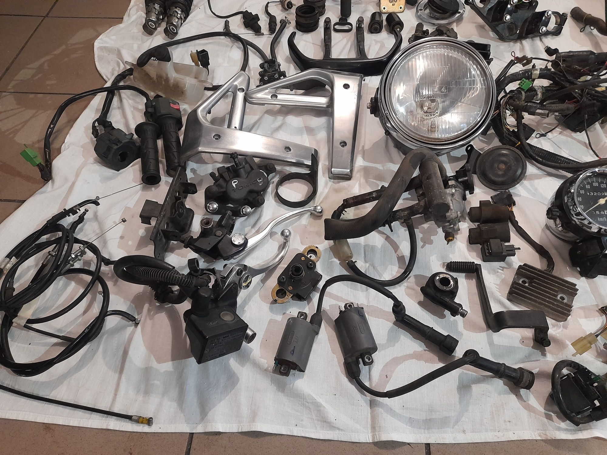 Kawasaki ER5 części er-5 EX lampa owiewka nóżka  gaźniki zegary  koła