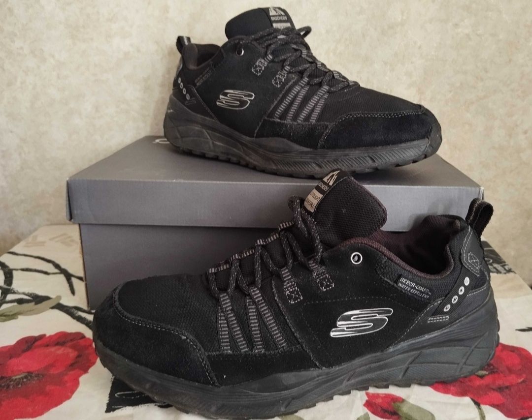 Кросівки фірми sketchers