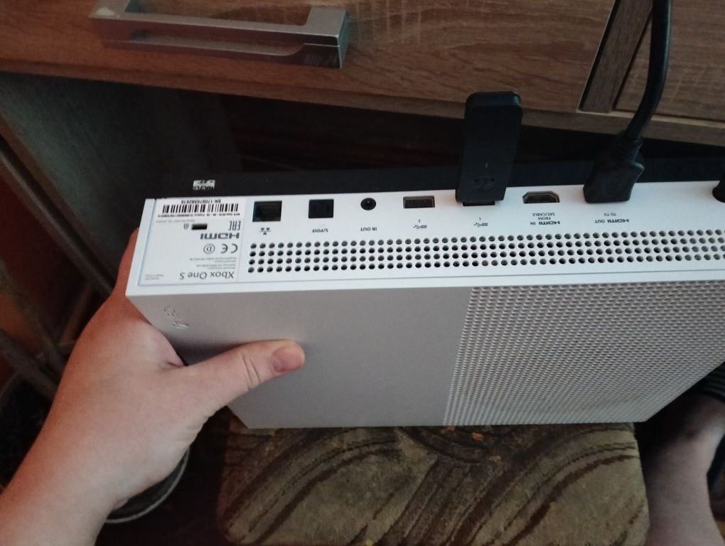 Xbox one S 1TB  wszystko sprawne