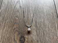 Srebrny łańcuszek ze sztuczną perłą