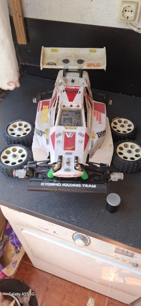 Vendo kyosho burns 4wd com muitas peças s/ Rádio
