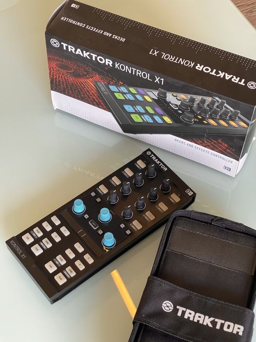 Traktor kontrol X1 MK2 Dj Controller + kontrol Bag