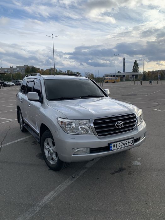 Land Cruser 200 в гарному стані