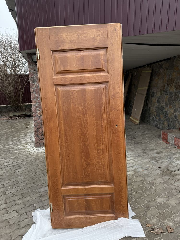 Продам двері, ясен, в ідеальному стані