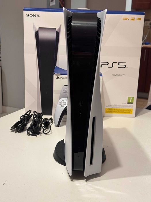 Playstation 5 z napędem + Pad + akcesoria i pudelko