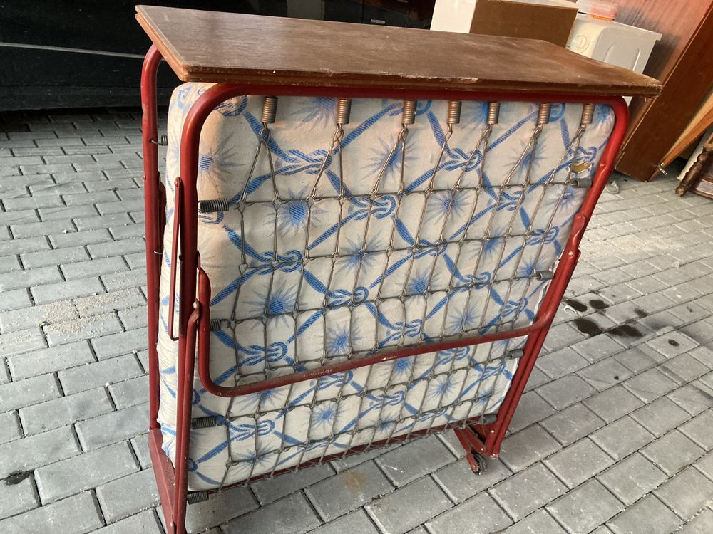 Divã cama de solteiro como nova