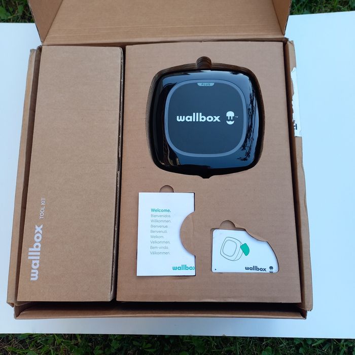 Зарядна станція для електромобіля  Wallbox Pulsar Plus,  7.4 кВт.