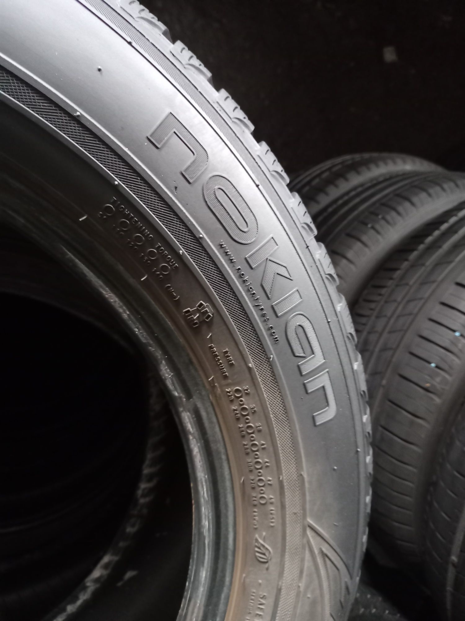 Opony używane 235/55/17 nokian 2x8 mm 2x 6 mm