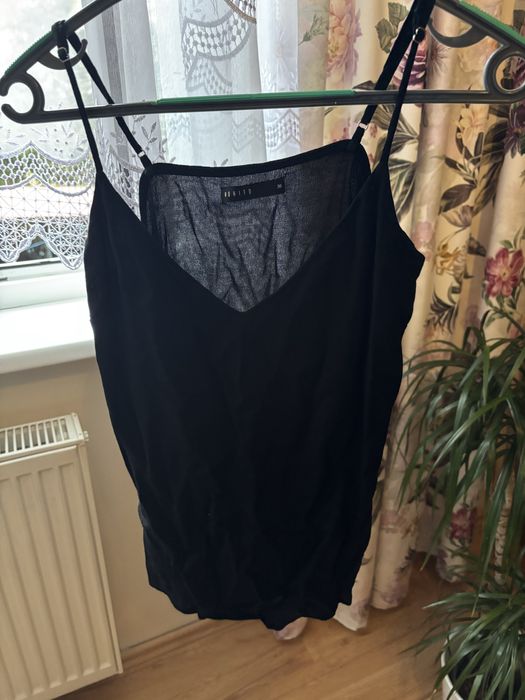 Czarna bluzka na ramiączkach Mohito rozmiar S