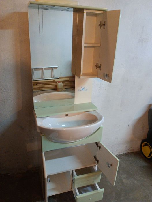 Меблі пенал для ванної кімнати нові