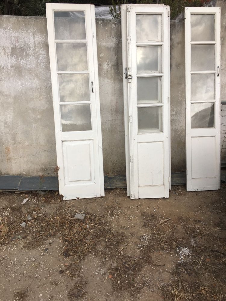 Portas e janelas antigas de fachada