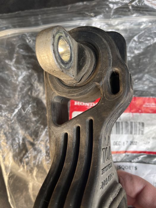 Подушка опора мотора Honda CRV/Acura PA66-GF50