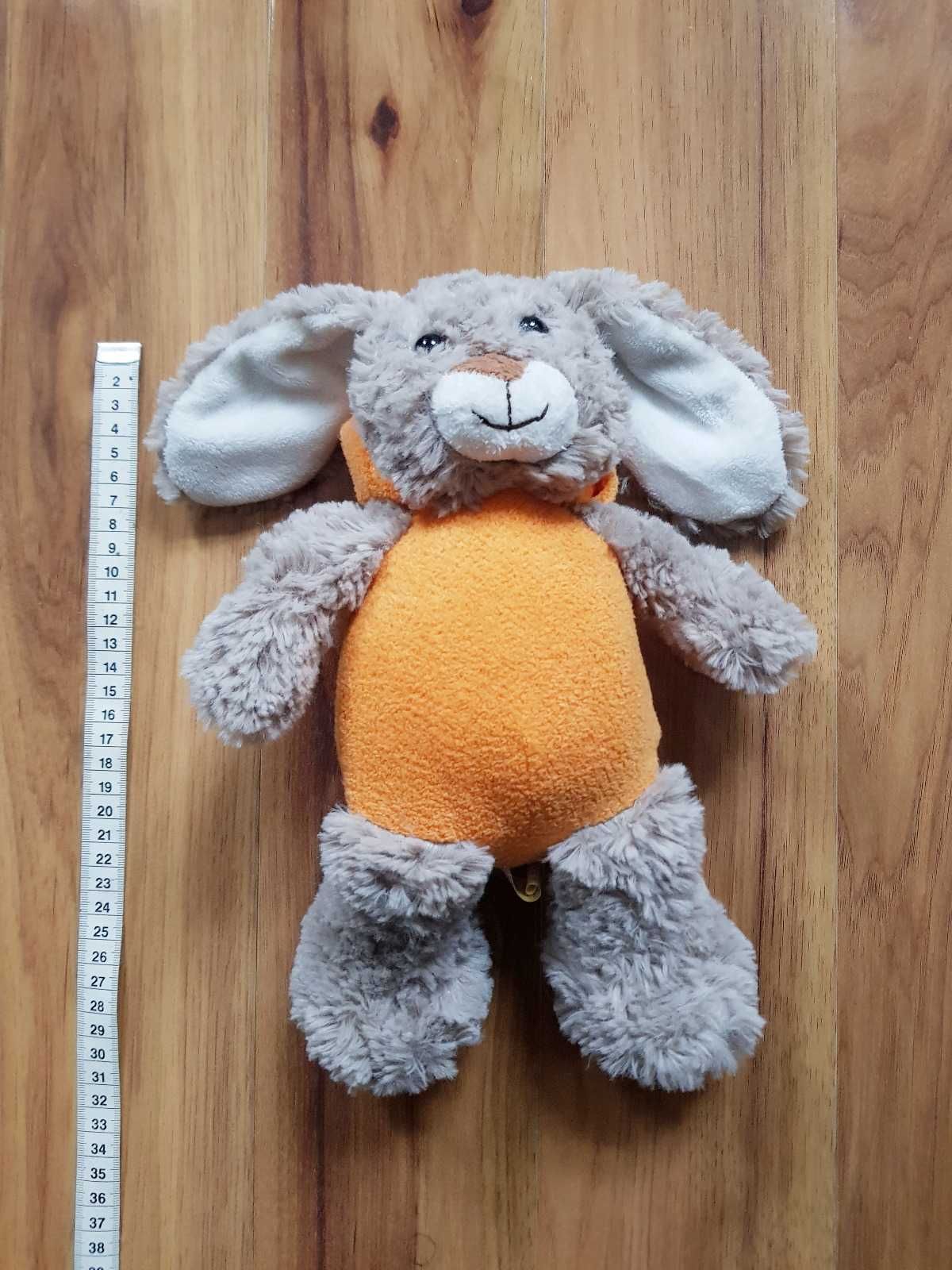 Pluszowy króliczek w stroju marchewki Card Factory Easter  maskotka