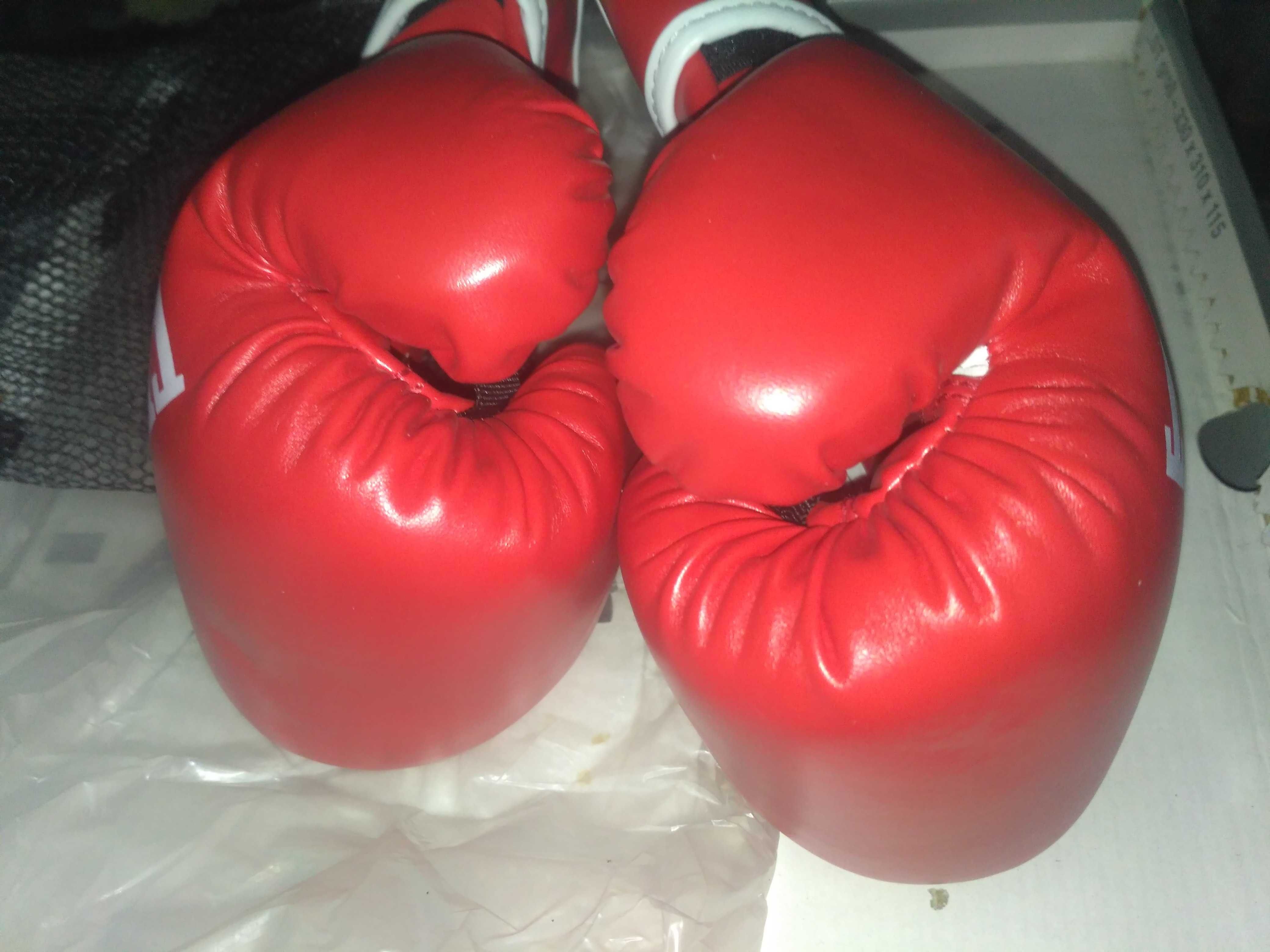 Новые детские боксерские перчатки, 6 унций.