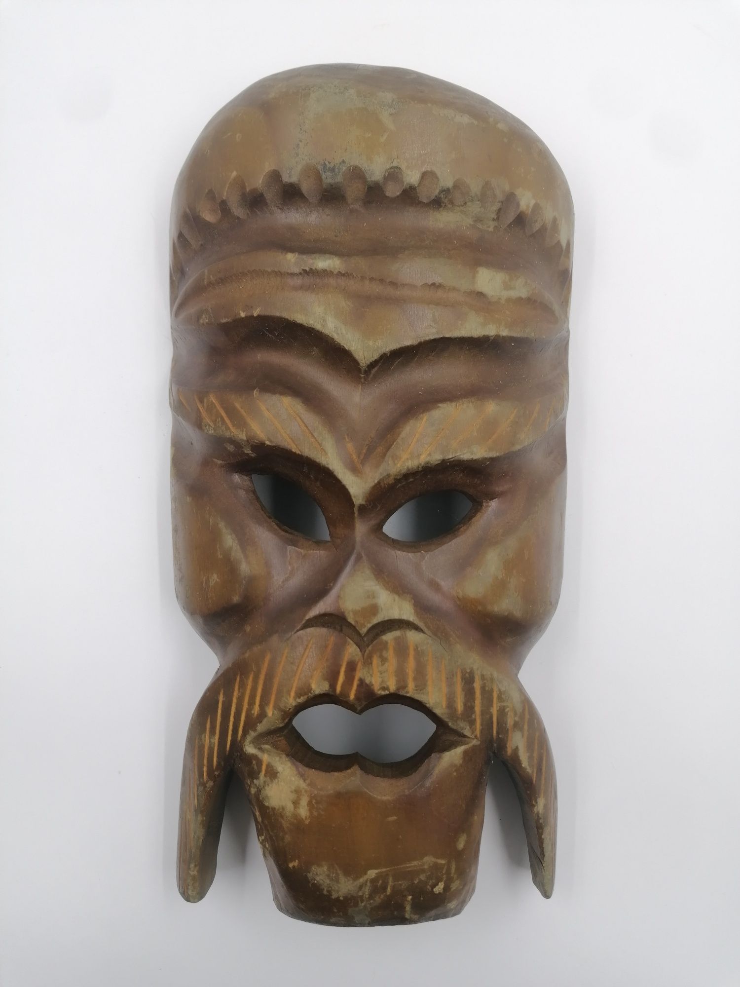 Duża drewniana maska do zawieszenia