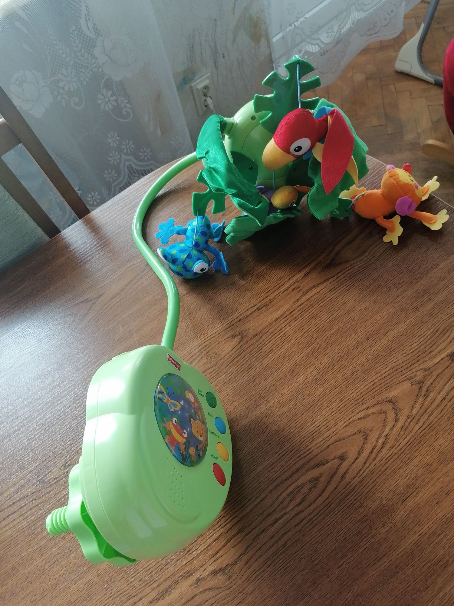 Karuzela do łóżeczka Fisher Price Rainforest działa tylko muzyka