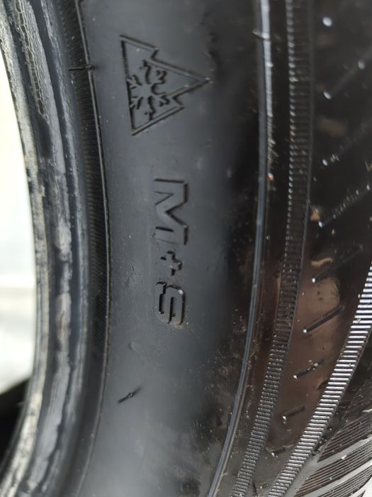 Opony wielosezonowe 215/60/R17 Goodyear Vector