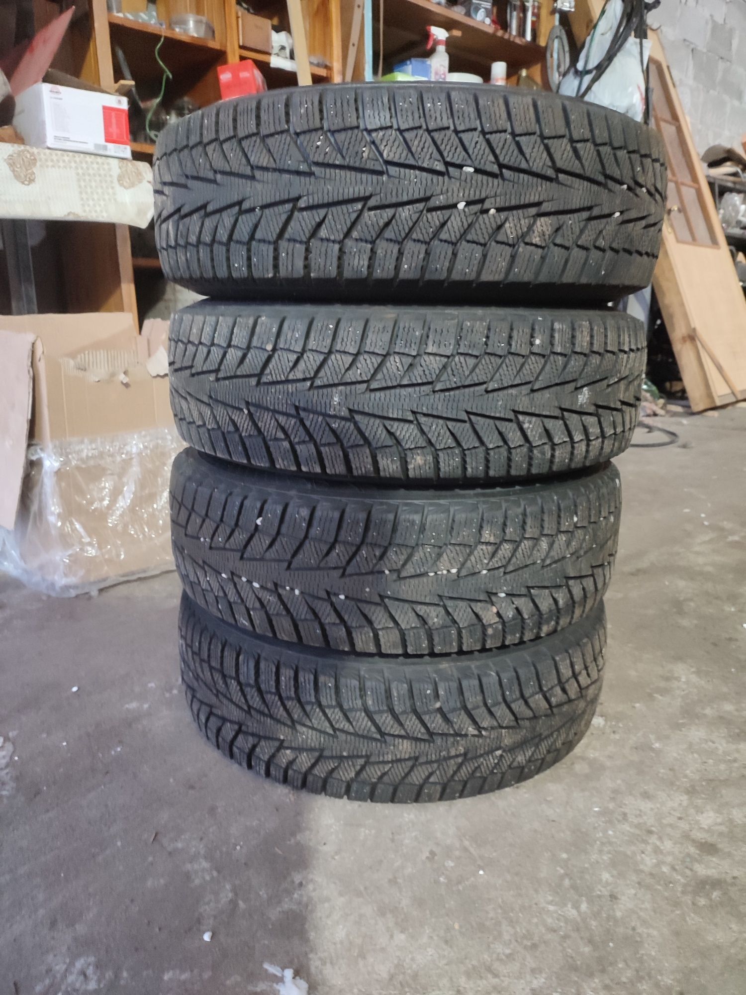 Шини Hankook Winter I*Cept iZ2 W616 175/70 R13 + металеві диски Lanos