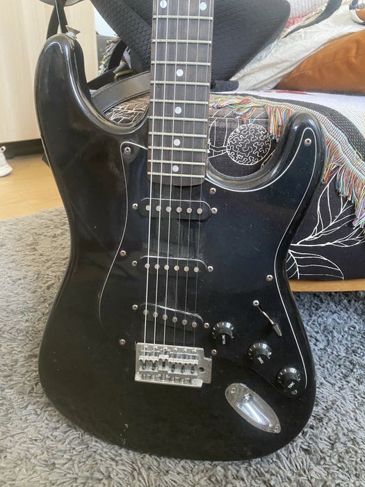 Guitarra preta maison seminova