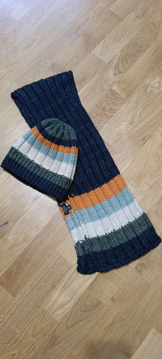 Шапка для хлопчика з шарфом