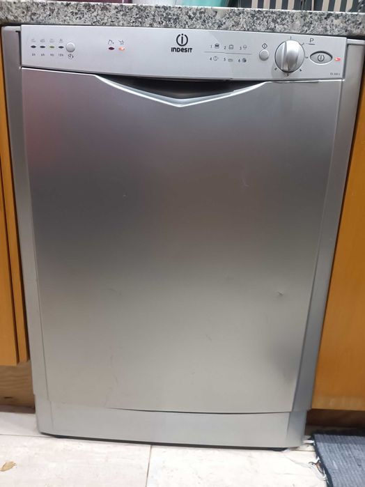 Máquina de Lavar Loiça - Indesit IDL 600 S