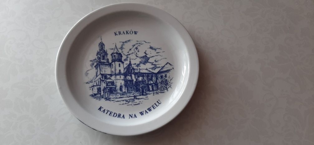 Talerz z napisem "Katedra na Wawelu"
