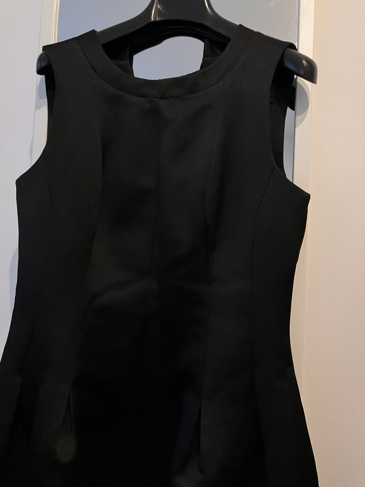 Vestido preto acetinado