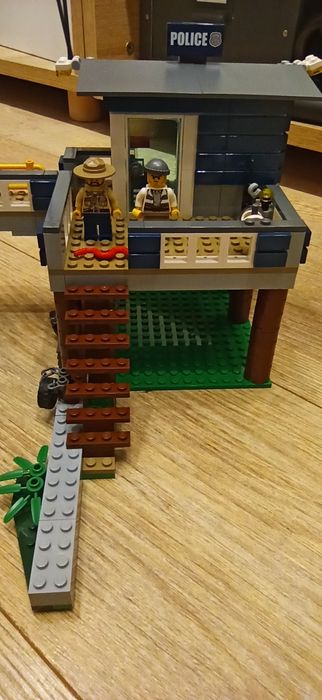 Klocki Lego City 60069 Posterunek policji z bagien