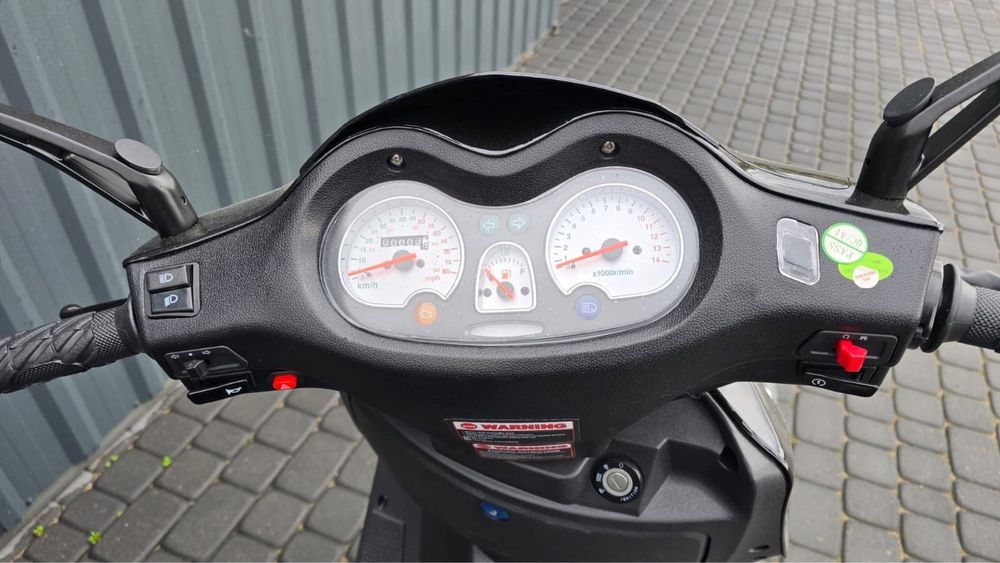 Skuter TORQ Znen Formax Euro 5 50cm3 13" 12" 5l Czarny