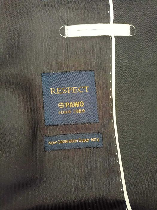 Czarny garnitur idealny na wesela z firmy PAWO