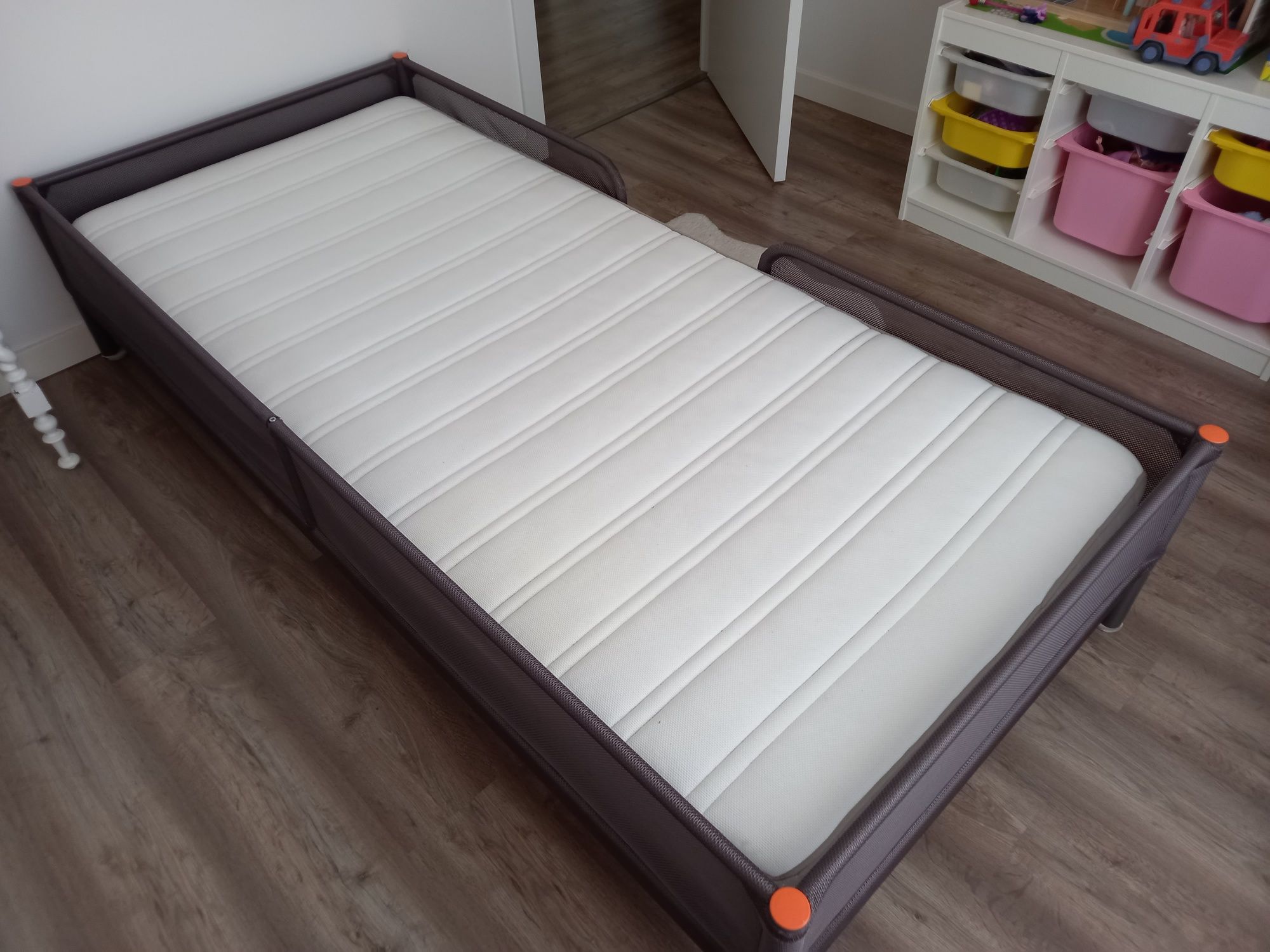 Vendo cama metálica 0,90m x 2m com colchão