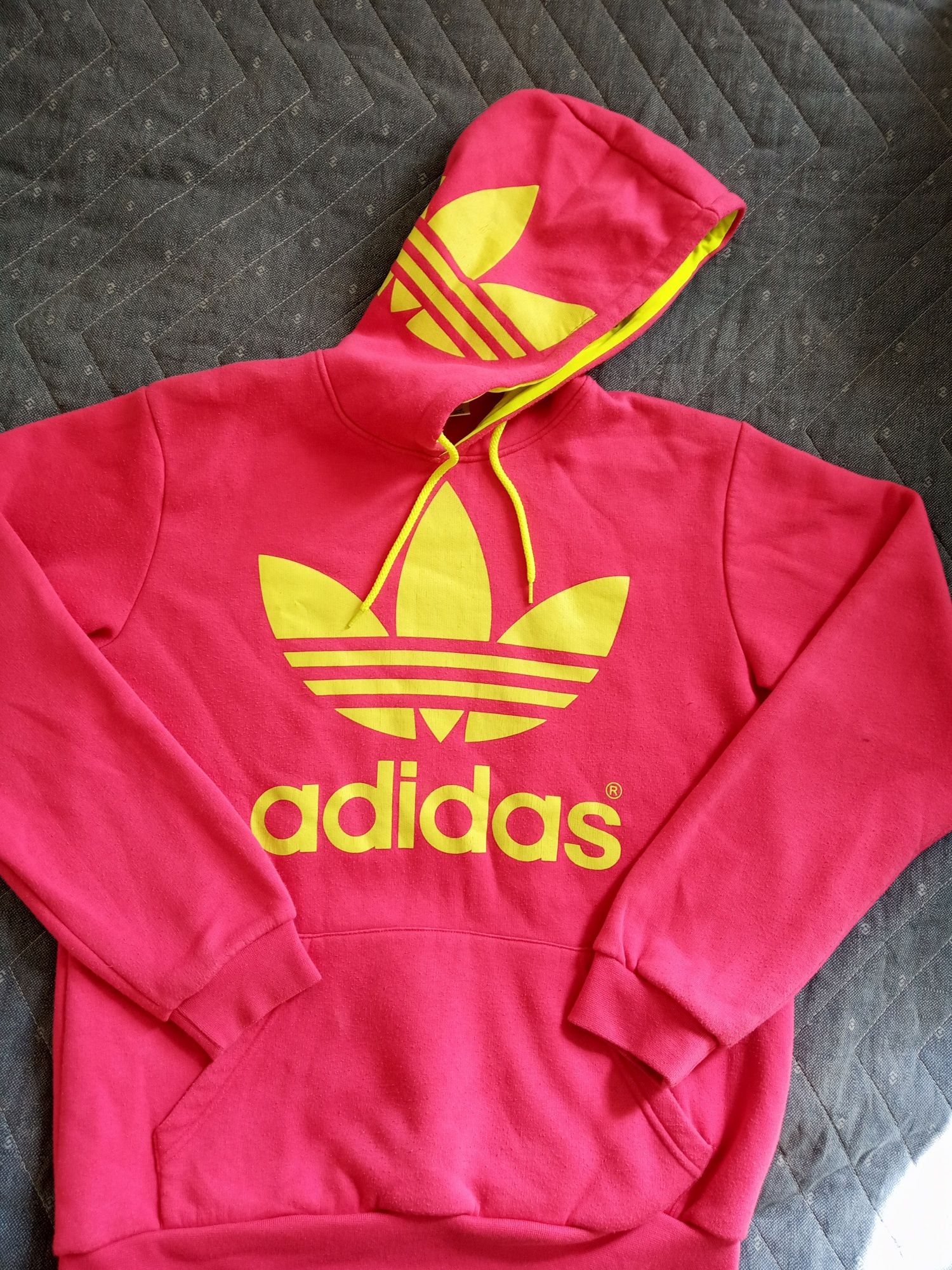 Яскраве худі Adidas