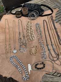 17 szt biżuteria z metalu w torebce torebka wisiorki bransoletki
